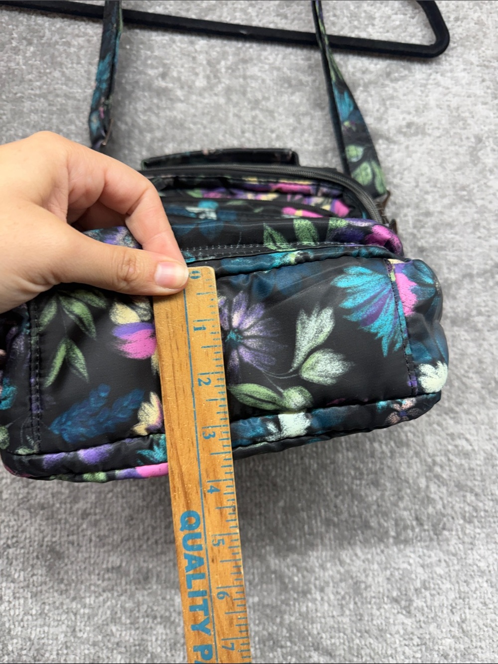 Lug Compass Crossbody Bag Black Multicolor Floral Quilted Travel Organizer Purse - Picture 4 of 14